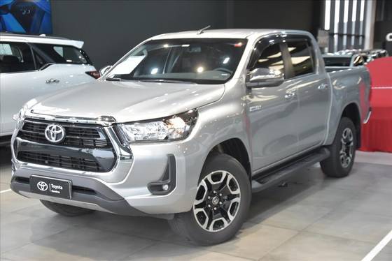 TOYOTA HILUX 2.8 D-4D TURBO DIESEL CD SRV 4X4 AUTOMÁTICO TOYOTA HILUX 2.8 D-4D TURBO DIESEL CD SRV 4X4 AUTOMÁTICO